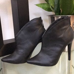 MICHAEL ANTONIO leather ankle boots!brand new!